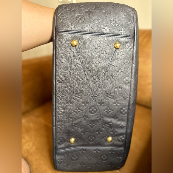 LOUIS VUITTON Artsy MM Empreinte Infini Monogram Shoulder Bag - Picture 4 of 16